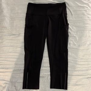 BLACK LULU LEMON CAPRI SIZE 6. NEVER WORN BEFORE